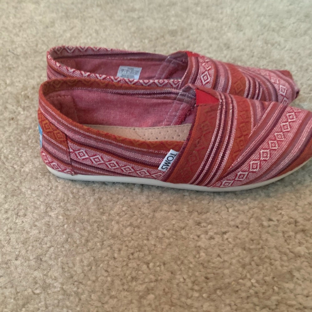 Red Pattered Toms